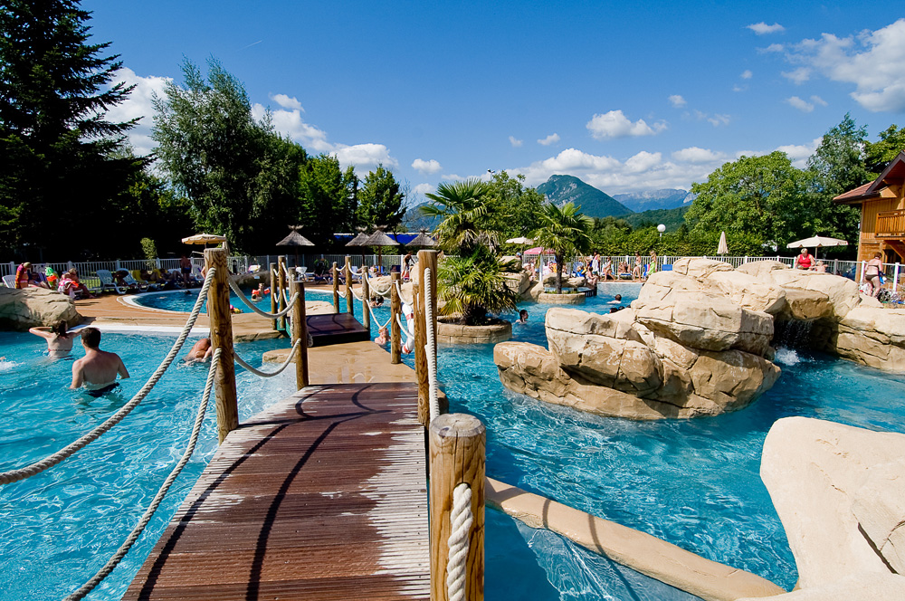 Où se loger au camping Les Fontaines ?