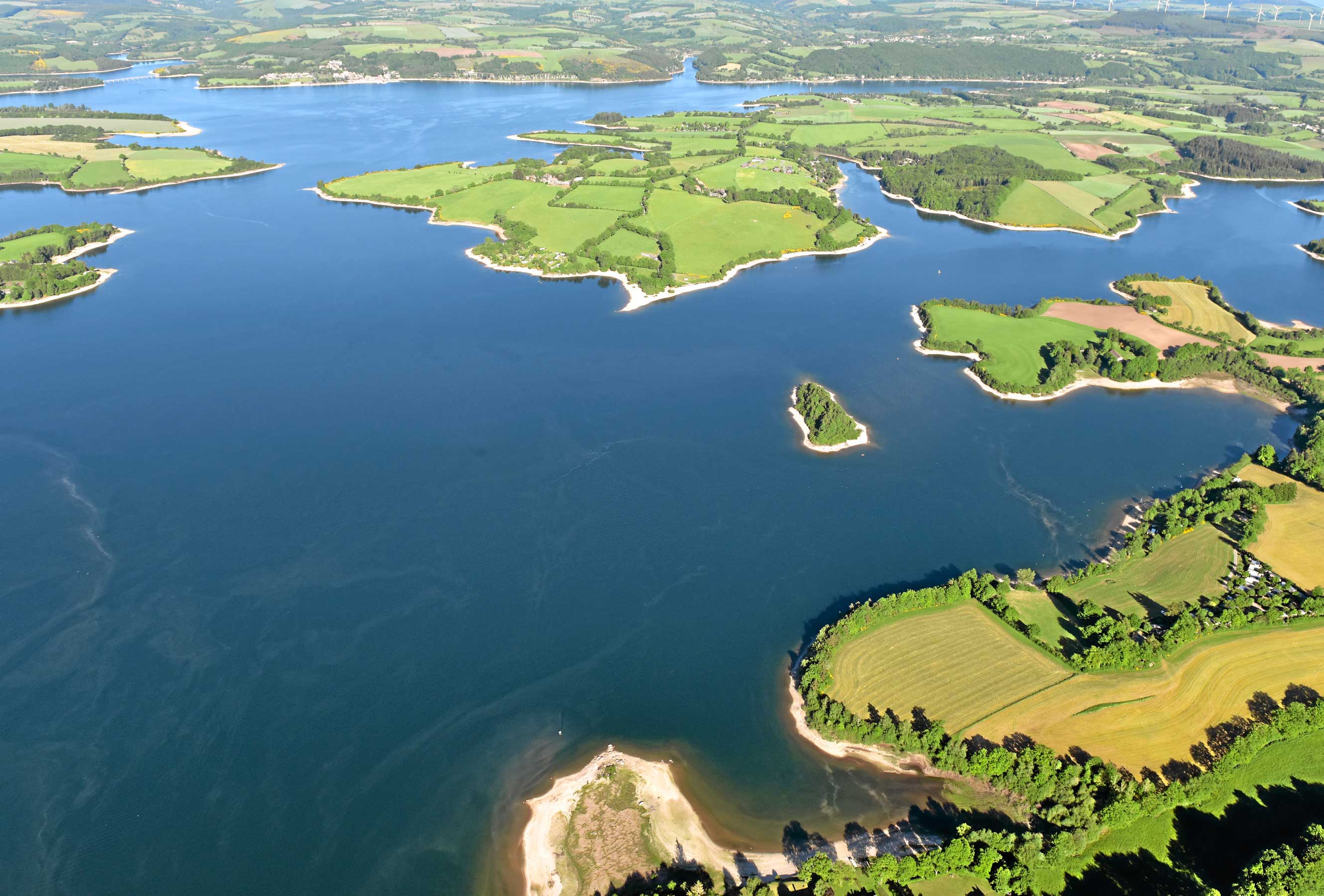 Envie d&rsquo;un séjour camping pêche en Aveyron ? Réservez votre place au camping club Les Genêts