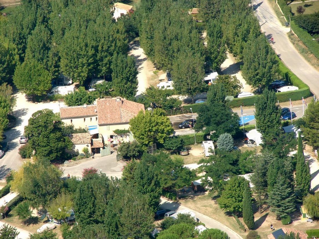 Campings 3 étoiles dans le Vaucluse : quels sont les 3 meilleurs ?